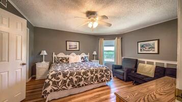 2 bedrooms, iron/ironing board, WiFi (free), bed sheets