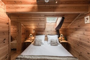 5 chambres, bureau, fer et planche à repasser, lit parapluie