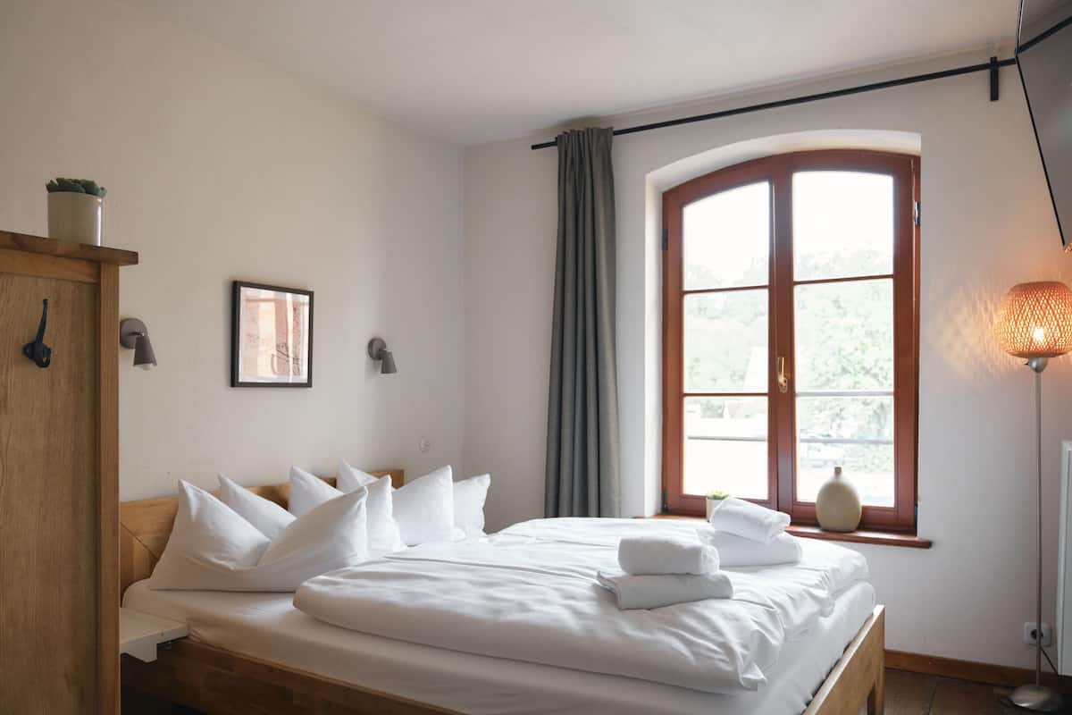 Economy Double Room, Ensuite | Interior