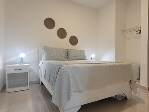 Quarto casal superior | Cofres nos quartos, escrivaninha, Wi-Fi de cortesia, roupa de cama