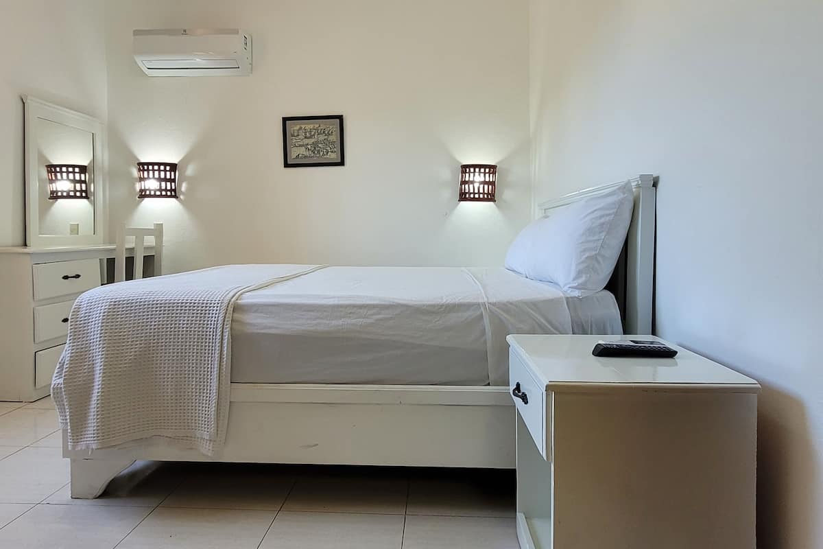 Superior Double Room | In-room safe, desk, free WiFi, bed sheets