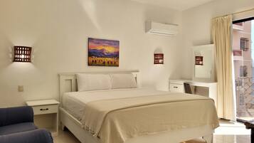 Suíte | Cofres nos quartos, escrivaninha, Wi-Fi de cortesia, roupa de cama