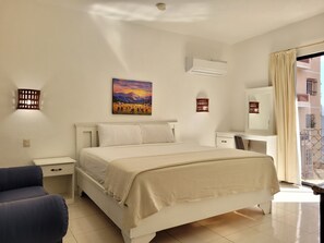 Suíte | Cofres nos quartos, escrivaninha, Wi-Fi de cortesia, roupa de cama