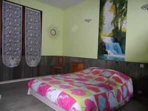 4 bedrooms, travel crib