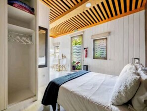 1 Schlafzimmer, Schreibtisch, Bügeleisen/Bügelbrett, Reisekinderbett