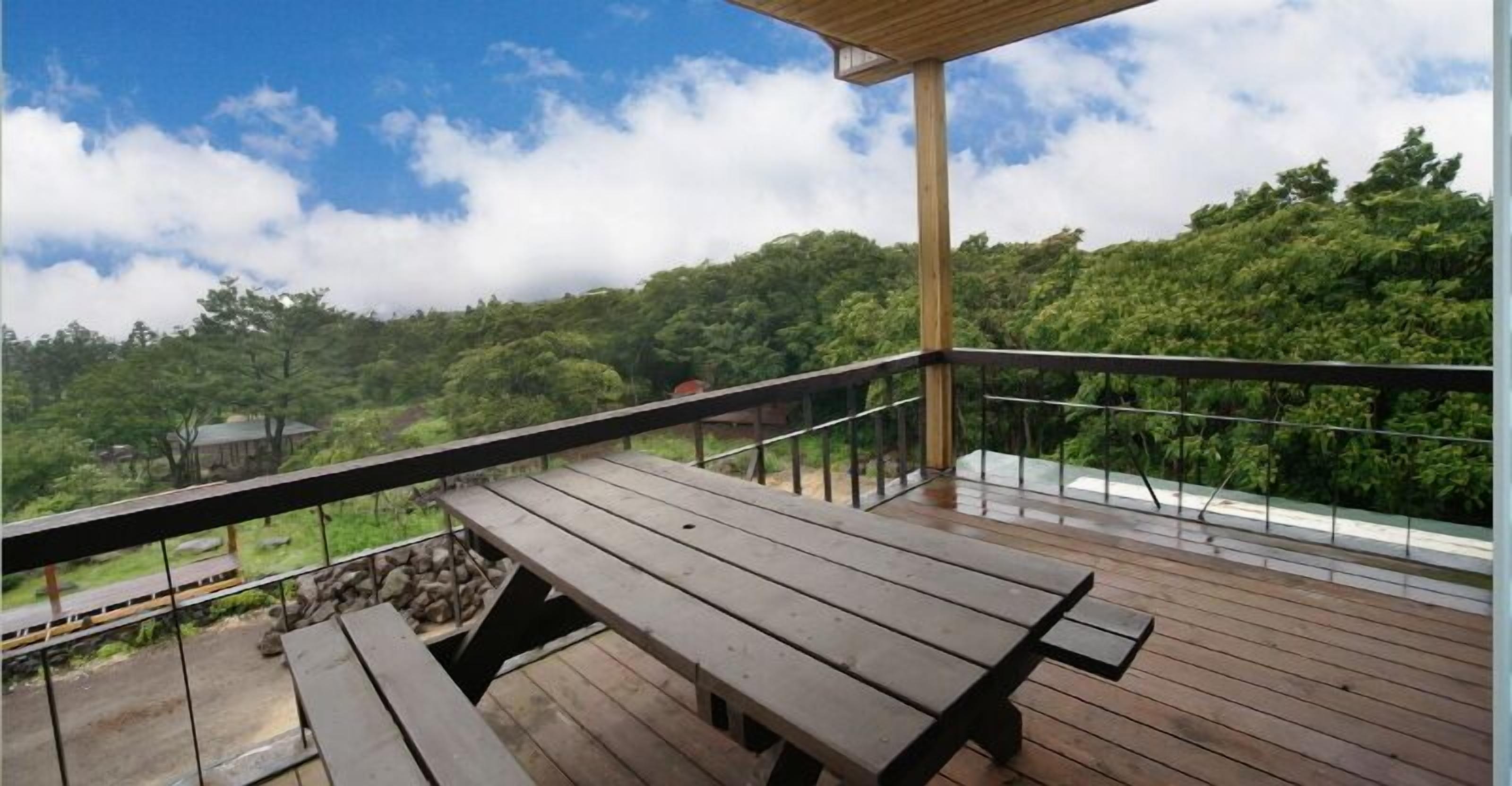 다랑쉬룸 (2인요금/ 기준인원 외 추가비용 현장결제 1인당 1만원 추가/조식, 석식 예약 주문) | 테라스/파티오