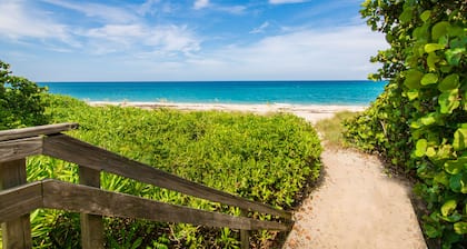 Ensiluokkainen sijainti, piilotettu helmi, portaat rannalle, Boutique Beachside Bungalow 10<br>