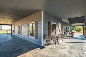Terrace/patio - 6Bdrm Beach Firepit Launch close Pets ok (Kingston)