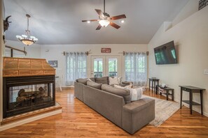 Smart TV, fireplace - Lake James Retreat: Large Private Lakefront Home (nebo)