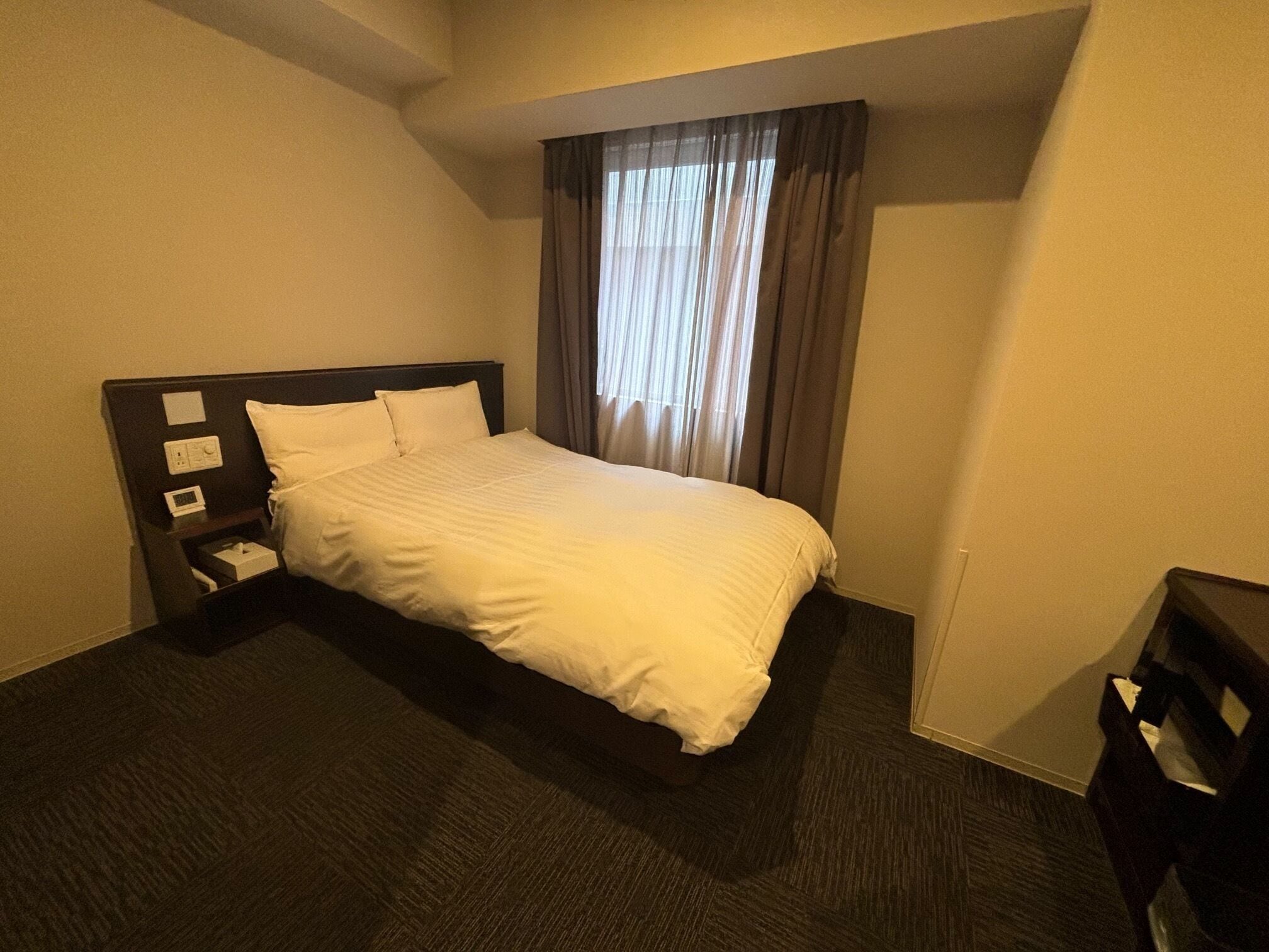 semi-double room, non smoking (13 sqm) | 1 bedroom, in-room safe, desk, soundproofing