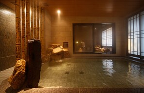 Indoor spa tub