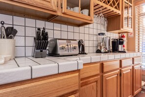 Fridge, microwave, oven, stovetop - Walk to Canyon Lodge! Silver Bear Luxury 2/2! Security Garage, WIFI & Hot Tub! (Mammoth Lakes,)