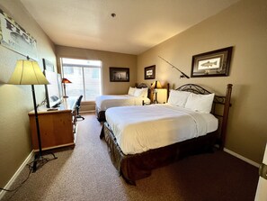 2 bedrooms, iron/ironing board, free WiFi, bed sheets - Walk to Canyon Lodge! Silver Bear Luxury 2/2! Security Garage, WIFI & Hot Tub! (Mammoth Lakes,)