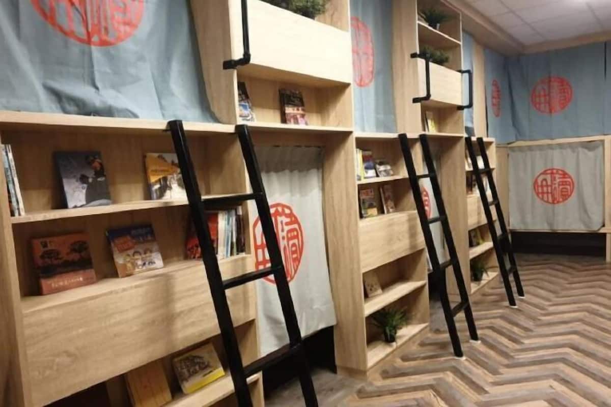 デスク、WiFi (無料)、ベッドシーツ