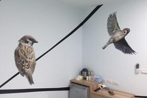 Skrivebord, wi-fi (inkludert) og sengetøy