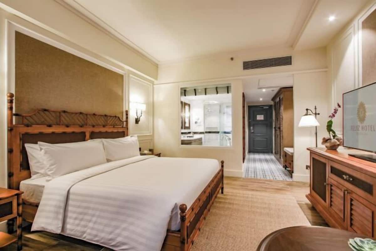 1 bedroom, minibar, in-room safe, blackout curtains