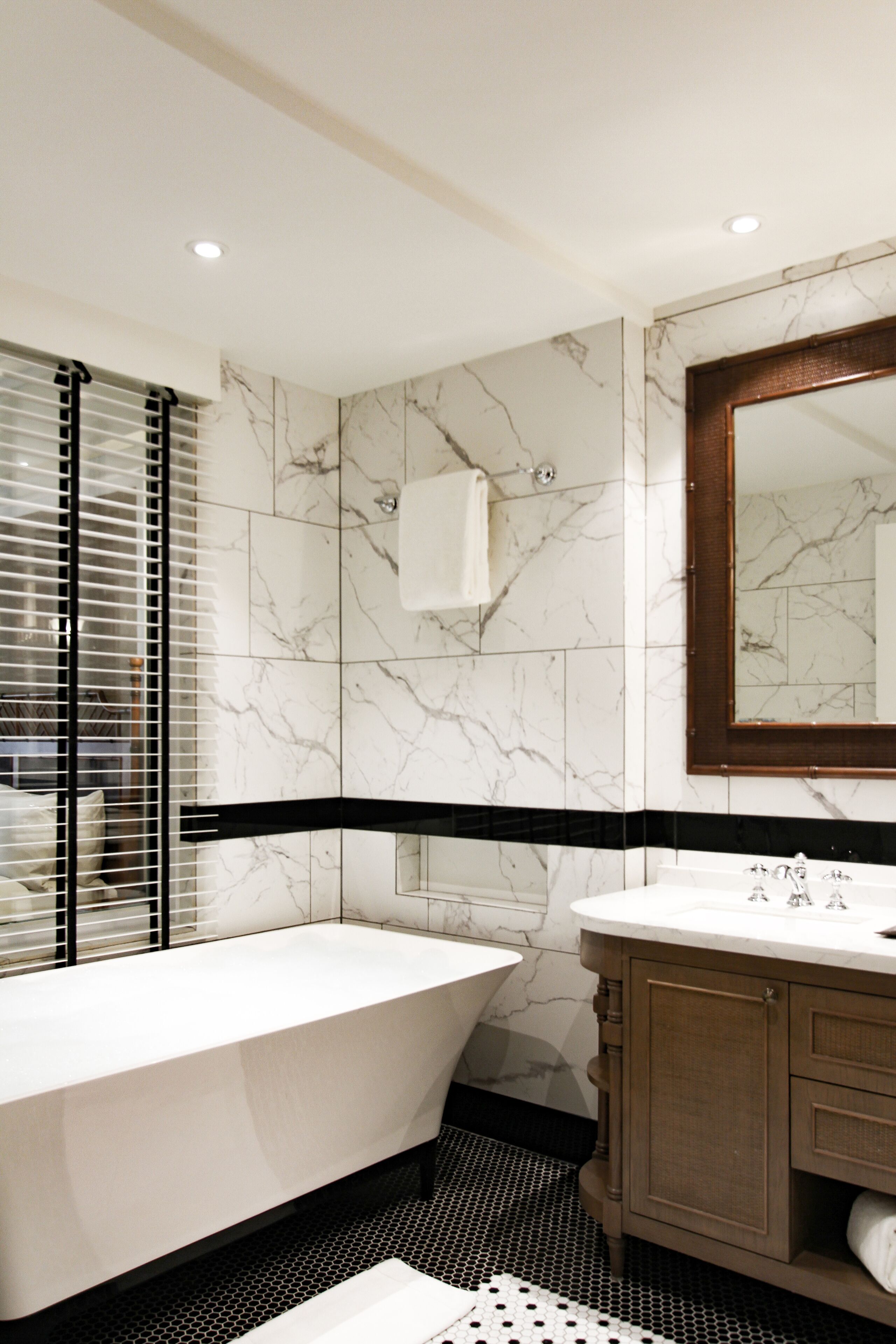 premier double | bathroom | shower, hydromassage showerhead, free toiletries, hair dryer