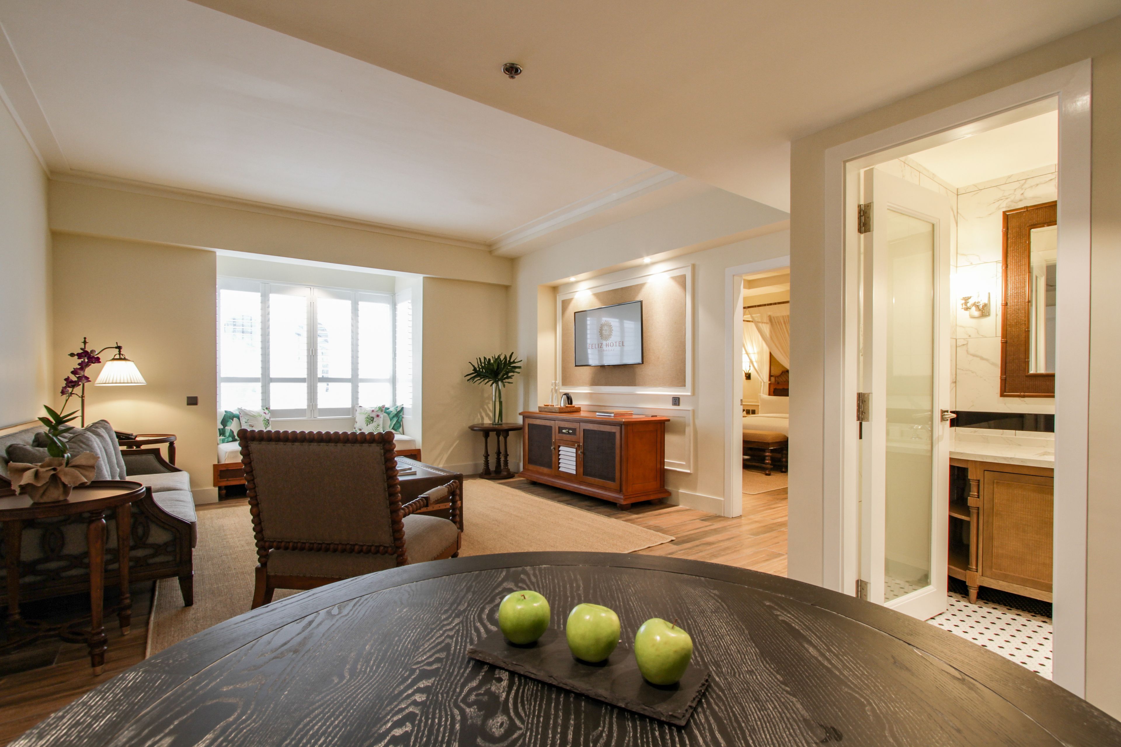 feliz suite | living room | smart tv