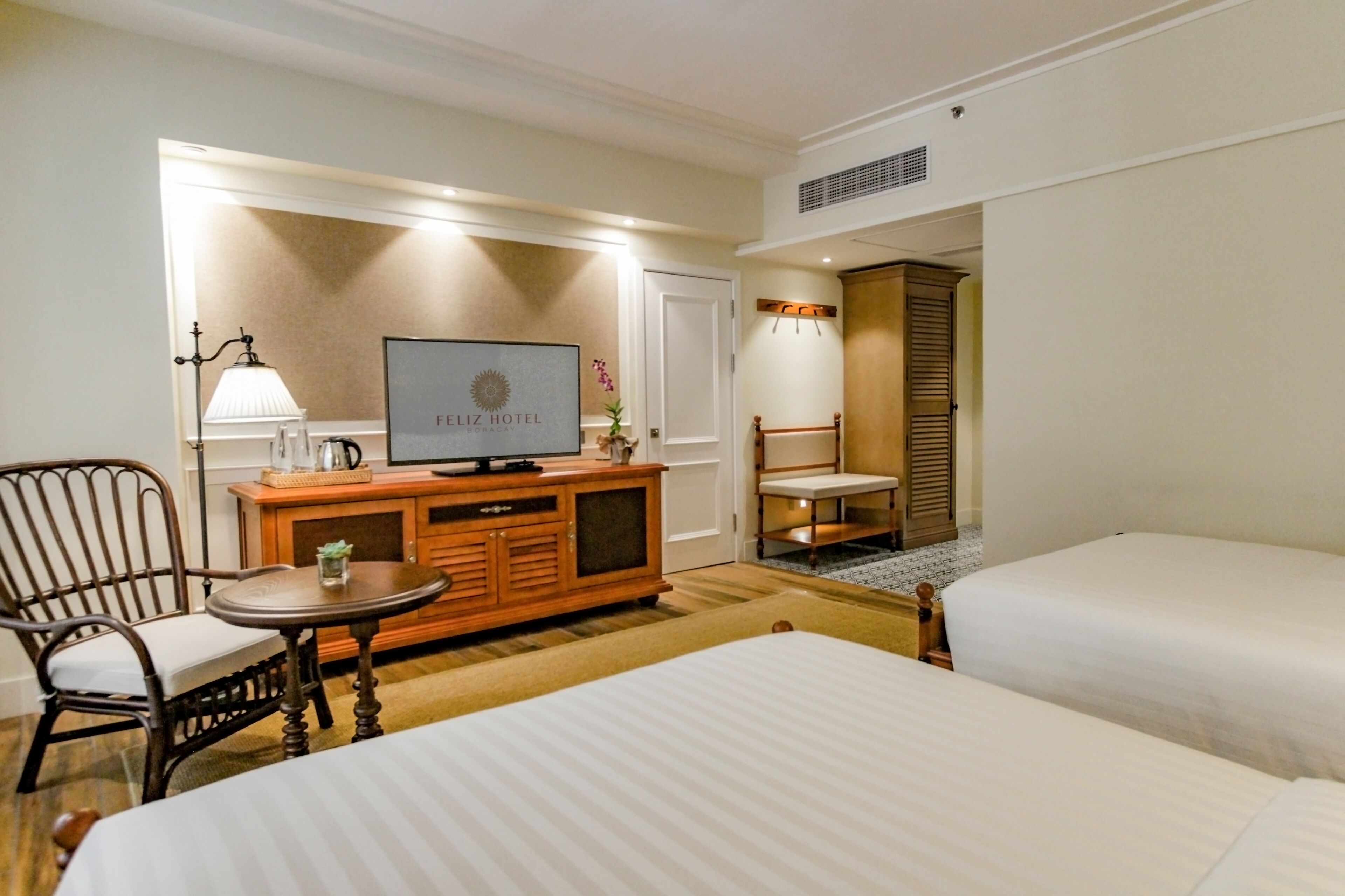 deluxe double | minibar, in-room safe, blackout curtains, soundproofing