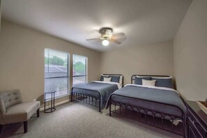 2 bedrooms, iron/ironing board, free WiFi, bed sheets