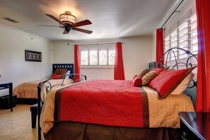 2 chambres, fer et planche à repasser, Wi-Fi gratuit, draps fournis