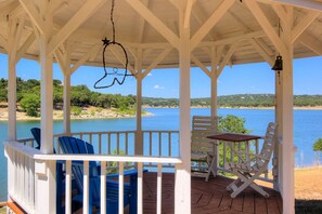 Property grounds - Spacious home with lake access on 2.5 acres of Hill Country Paradise!! (Canyon Lake)