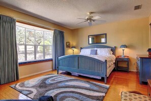 2 bedrooms, iron/ironing board, free WiFi, bed sheets - CL 1055 Blue Diamond Retreat (Canyon Lake)