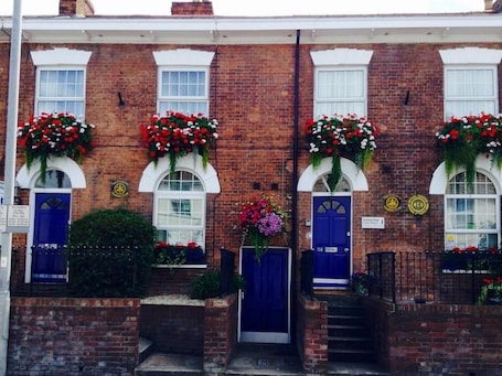 Exterior. Admiral Blake Guest House