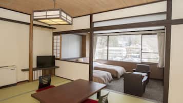 Habitación superior, no fumadores (Japanese-style, with 2 Single Beds) | Caja fuerte, escritorio, wifi gratis