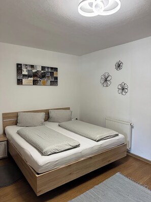 1 bedroom, WiFi, bed sheets