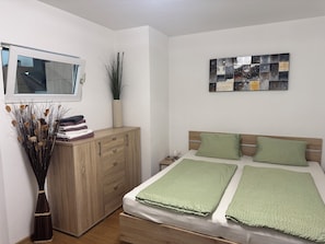 1 bedroom, WiFi, bed sheets - Vacation apartment ""Span"" on the sunny and quiet outskirts of the forest (Tirol)