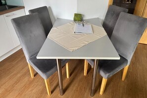 Dining - Vacation apartment ""Span"" on the sunny and quiet outskirts of the forest (Tirol)