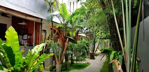 Garden view - Sairee Sairee Guesthouse (Koh Tao)