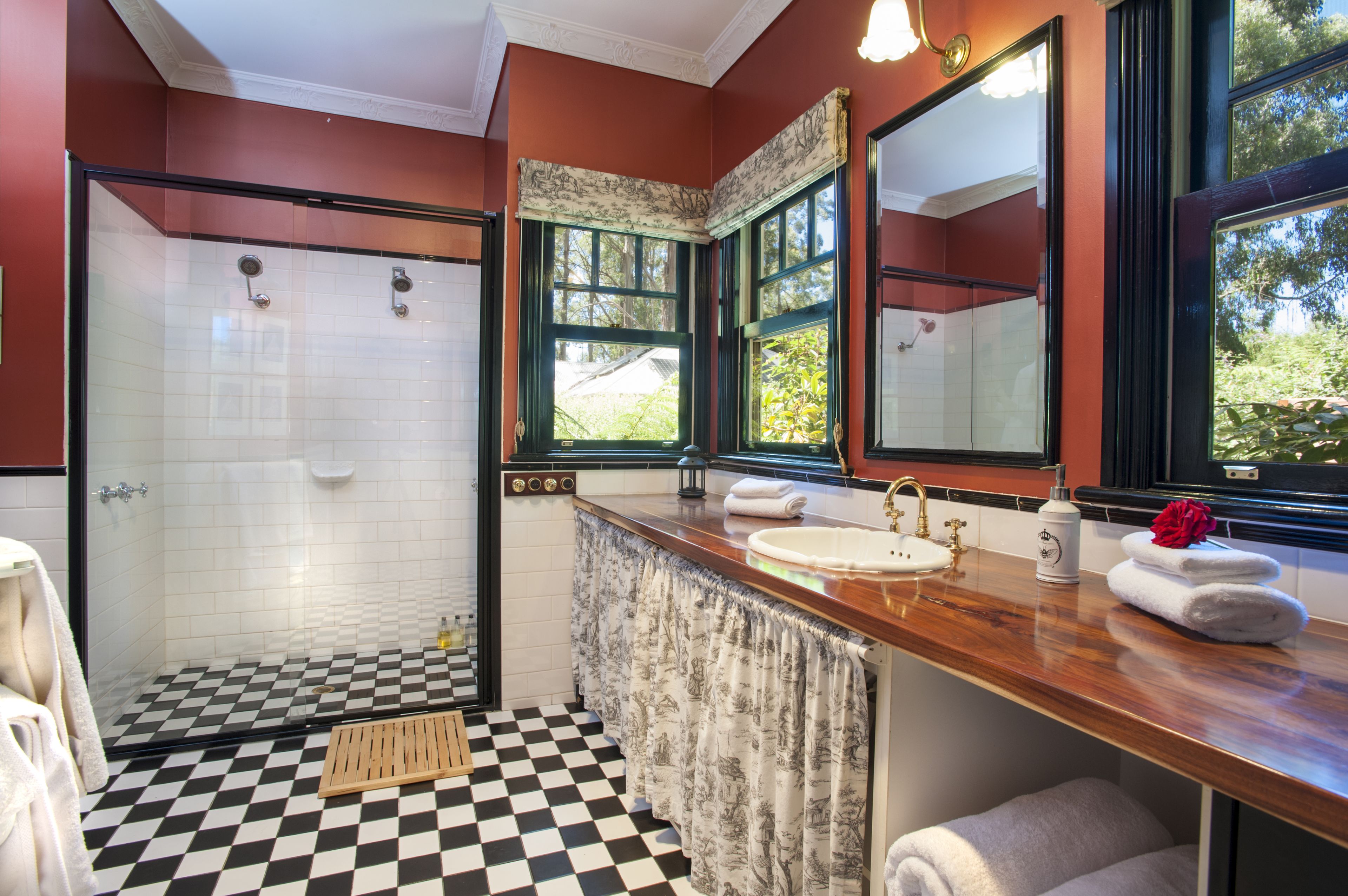 Premium Cottage, 1 Bedroom (Merrow Cottage) | Bathroom | Separate bathtub and shower, jetted bath, free toiletries, hair dryer