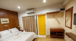 Free minibar, free WiFi, bed sheets