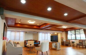 32-inch flat-screen TV with digital channels, TV - Baanthanam-nont (Nonthaburi)