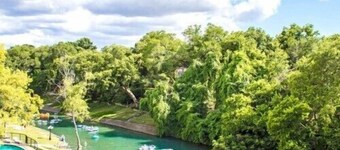 Inverness 216 right on the Comal River! Schlitterbahn!! Pool & river access!