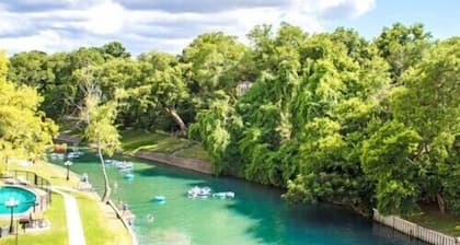 Inverness 216 right on the Comal River! Schlitterbahn!! Pool & river access!
