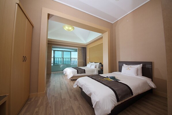 4 人部屋 | WiFi (無料)