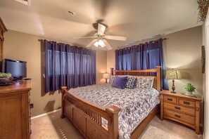 2 makuuhuonetta, silitysrauta/-lauta, ilmainen Wi-Fi, vuodevaatteet