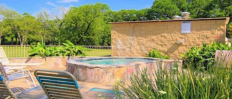 Outdoor spa tub