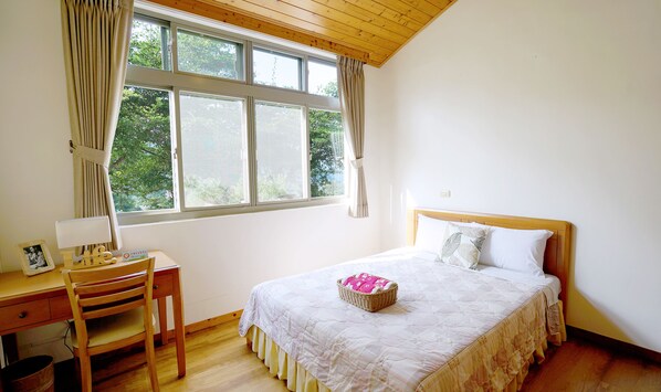 Standard Double Room, 1 Double Bed, Shared Bathroom | Desk, blackout drapes, soundproofing, WiFi (free)