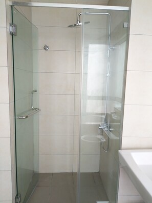 Family Condo, 2 Bedrooms, 2 Bathrooms, City View | Bathroom shower - The Octagon Ipoh (Ipoh)