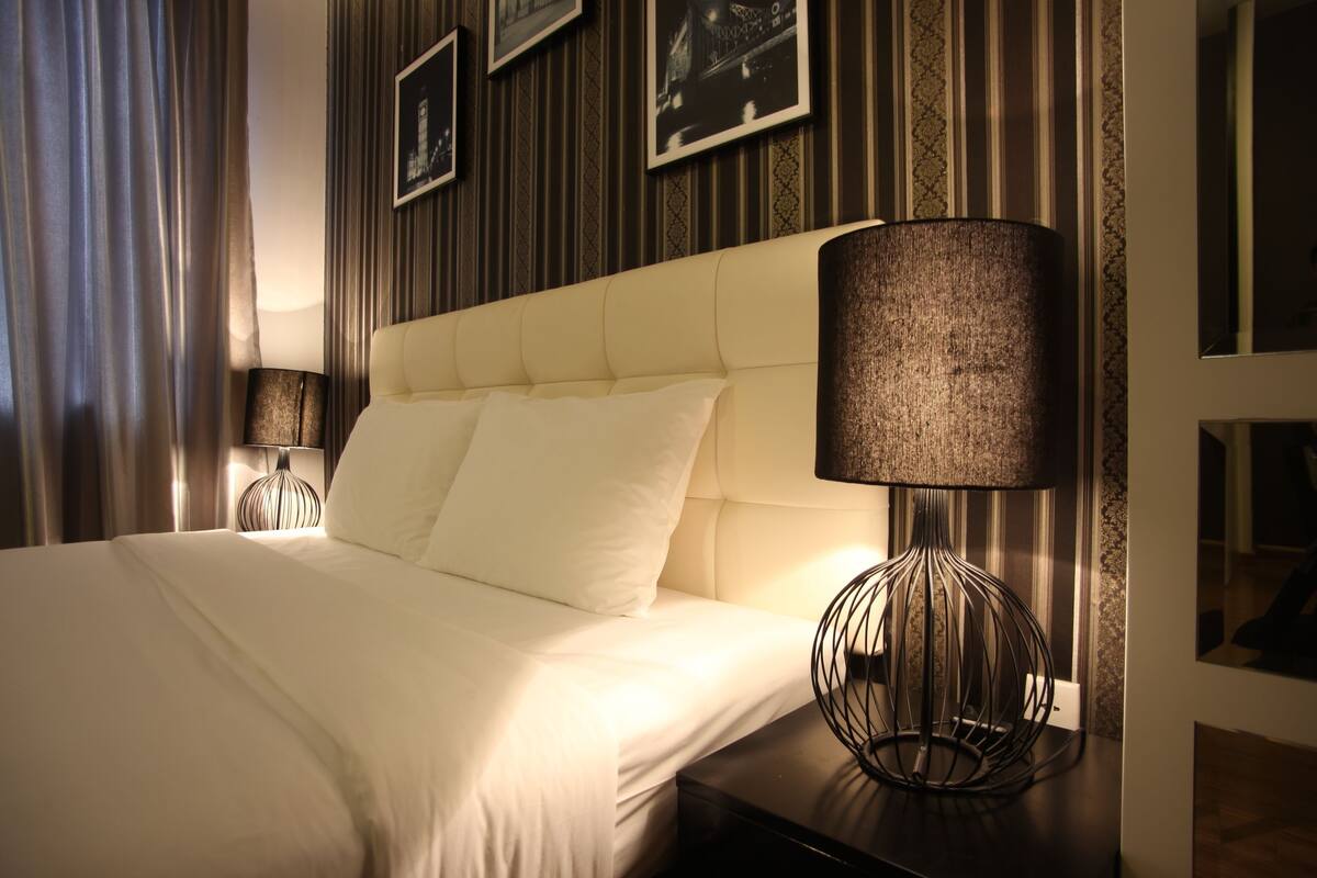 Minibar, meja kerja, dan Wi-Fi gratis