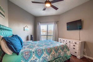2 chambres, fer et planche à repasser, Wi-Fi gratuit, draps fournis