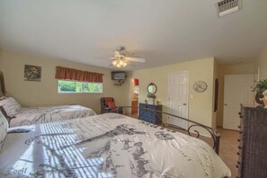 2 Schlafzimmer, Bügeleisen/Bügelbrett, kostenloses WLAN, Bettwäsche