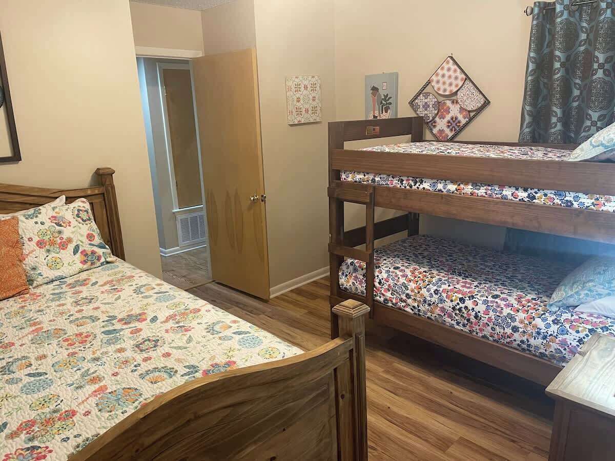 2 chambres, fer et planche à repasser, Wi-Fi gratuit, draps fournis