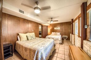 4 bedrooms, iron/ironing board, free WiFi, bed sheets