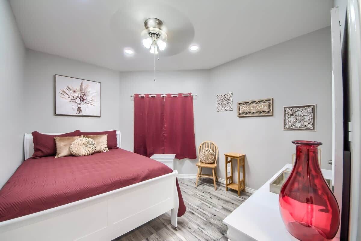 2 bedrooms, iron/ironing board, free WiFi, bed sheets
