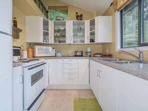 Fridge, microwave, oven, stovetop - The Lakeside Cottage (Egmont)